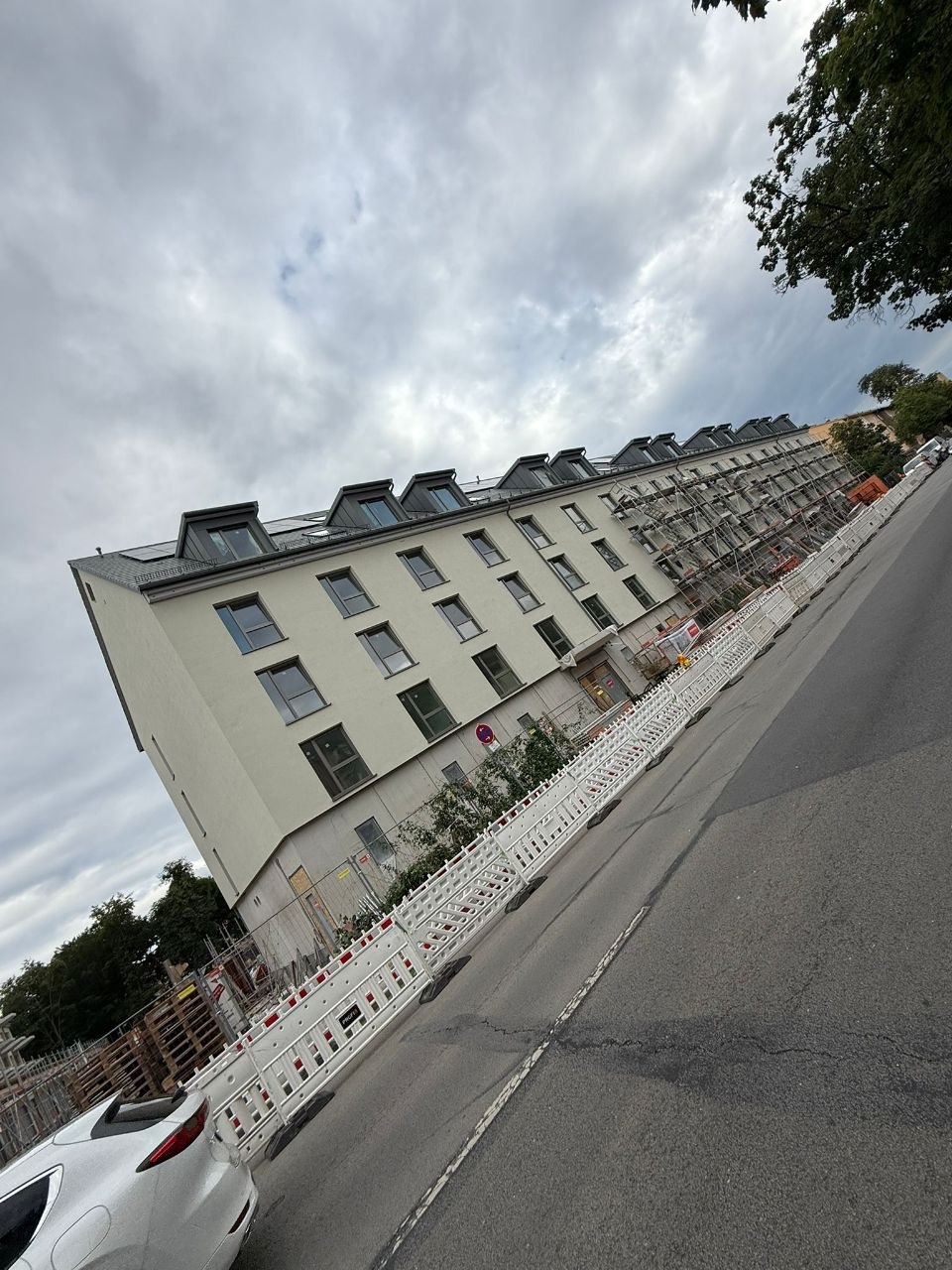 Sanierung einer historischen Fassade mit Dachgauben